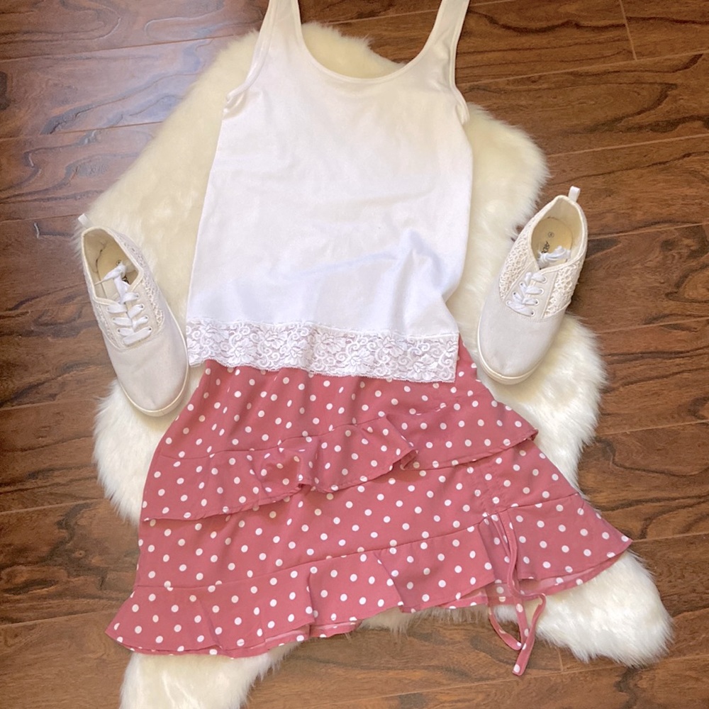 NWOT Cute polka dot frilly skirt in size M